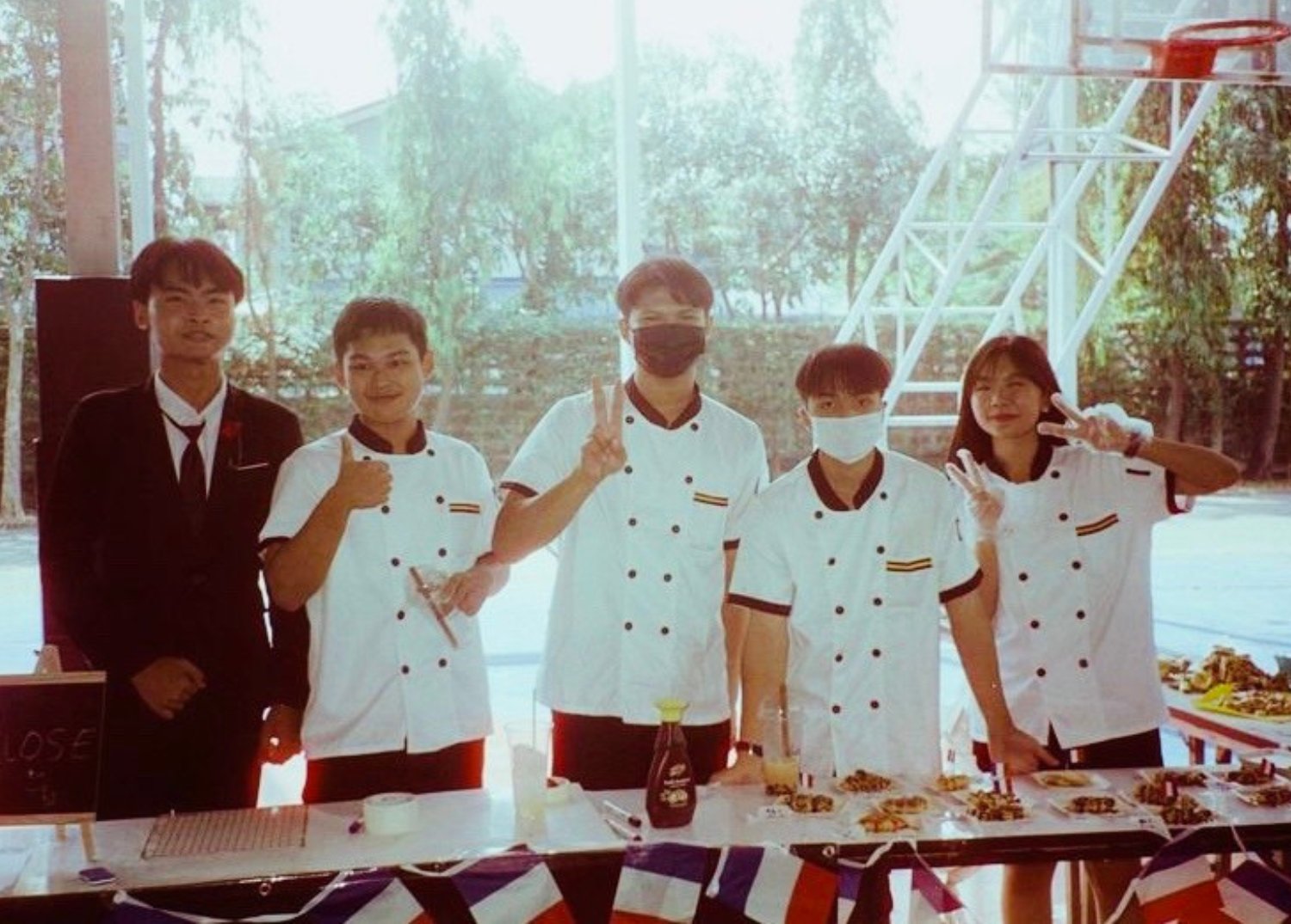 Nonthaporn Pitisinchuchai (Tomtam) with her Saipanyarangsit (SPR) School BFITS Program classmates during the International Day