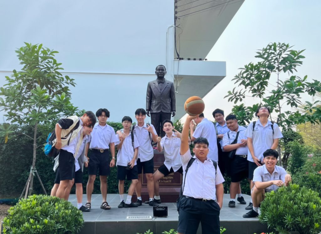 Wisaroon Thammabucha (Mammoth) and his %22gang%22 of friends from Saipanyarangsit (SPR) School BFITS Program